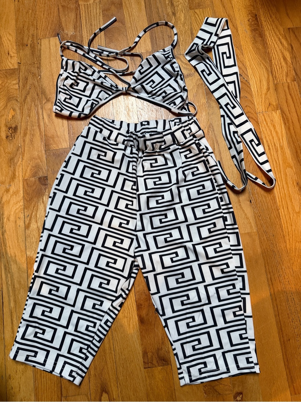 Black & White Geometric Print High-Waist 3 Piece - Small